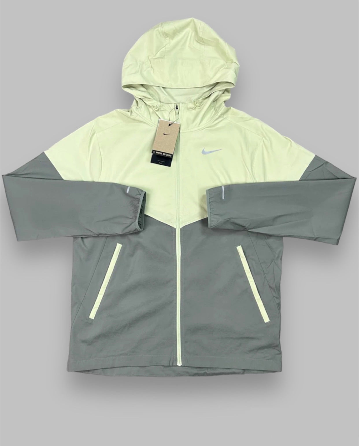 NIKE UV WINDRUNNER - OLIVE