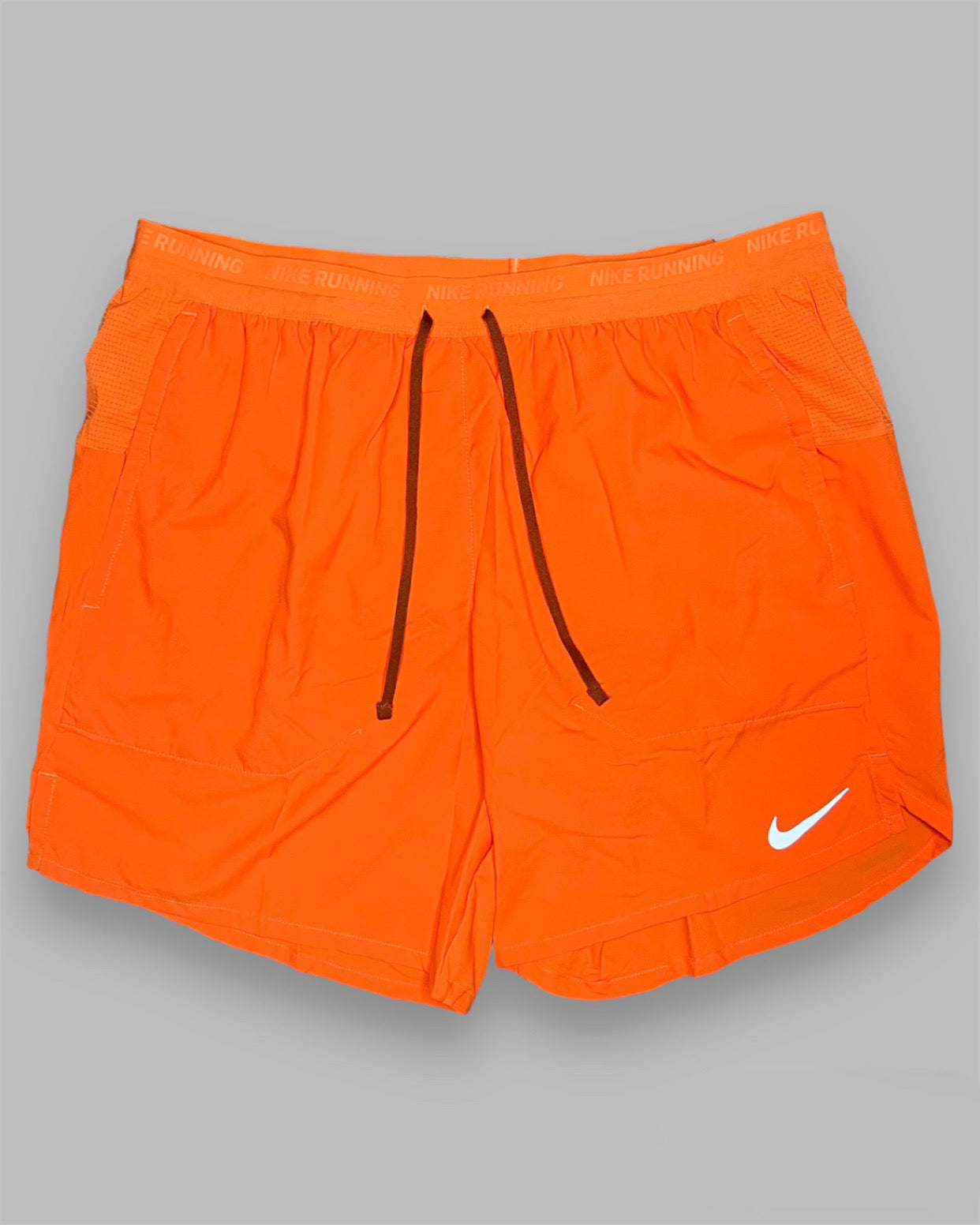 NIKE FLEX STRIDE SHORTS - NEON ORANGE.