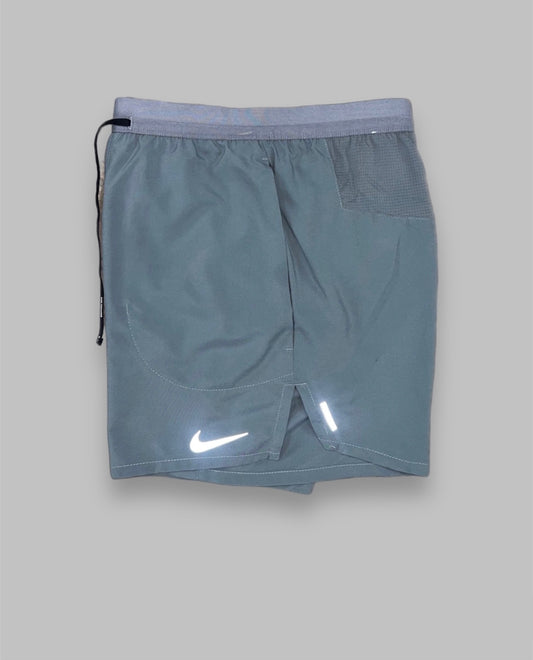 NIKE FLEX STRIDE SHORTS - GREY